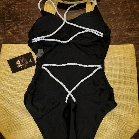 Black Sexy Strappy One-piece Swimsuit - Picture 11 of 11